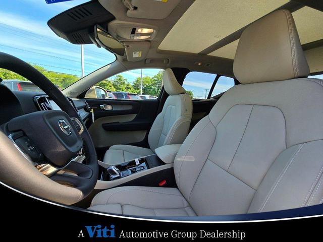 Photo of 2025 Sand Dune Volvo XC40