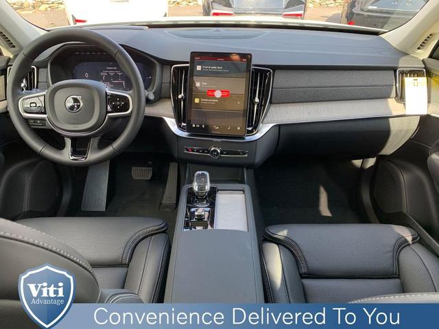 Photo of 2025 Crystal White Volvo XC90 Plug-In Hybrid