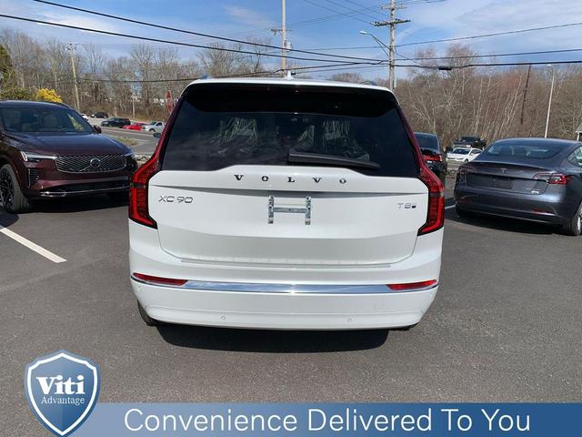 Photo of 2025 Crystal White Volvo XC90 Plug-In Hybrid