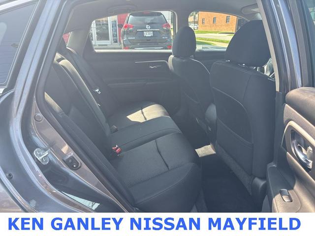 Photo of 2017 Gun Metallic Nissan Altima