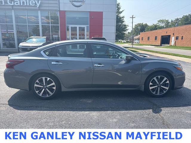 Photo of 2017 Gun Metallic Nissan Altima