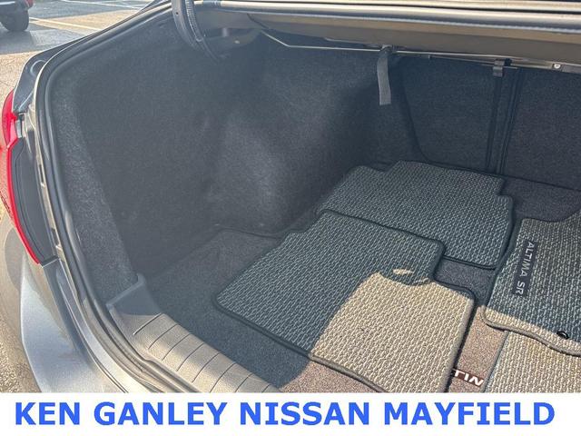 Photo of 2017 Gun Metallic Nissan Altima
