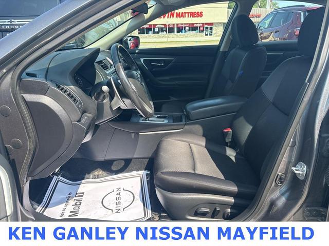 Photo of 2017 Gun Metallic Nissan Altima