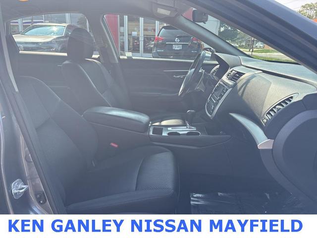 Photo of 2017 Gun Metallic Nissan Altima