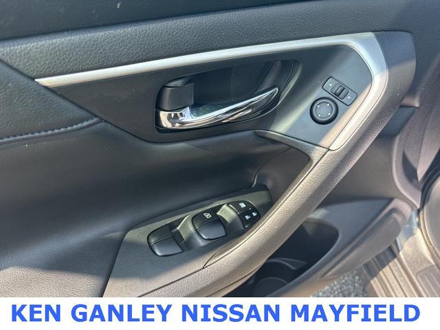 Photo of 2017 Gun Metallic Nissan Altima