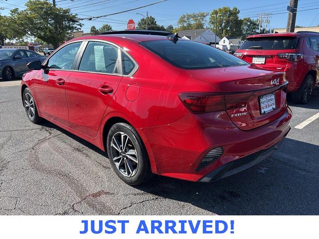 Photo of 2023 Currant Red Kia Forte