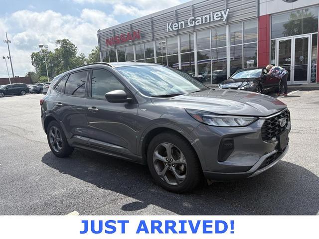 Photo of 2024 Carbonized Gray Metallic Ford Escape