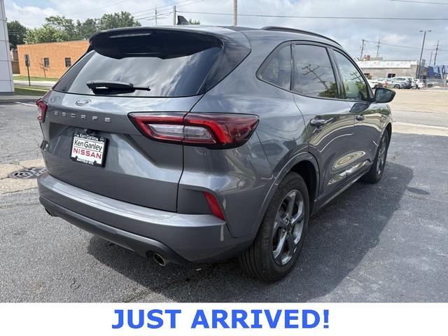 Photo of 2024 Carbonized Gray Metallic Ford Escape