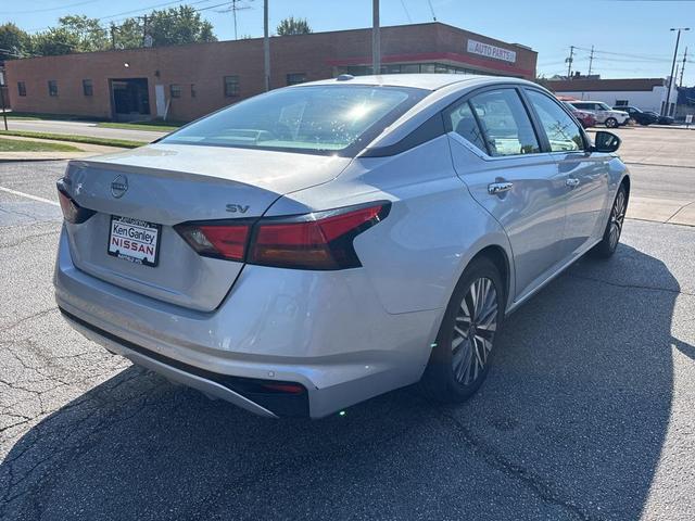 Photo of 2023 Brilliant Silver Metallic Nissan Altima