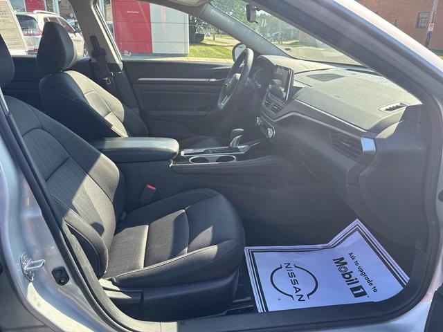 Photo of 2023 Brilliant Silver Metallic Nissan Altima