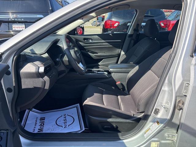 Photo of 2023 Brilliant Silver Metallic Nissan Altima