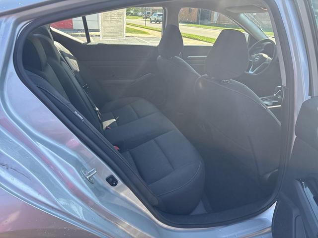 Photo of 2023 Brilliant Silver Metallic Nissan Altima