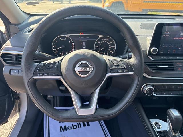 Photo of 2023 Brilliant Silver Metallic Nissan Altima