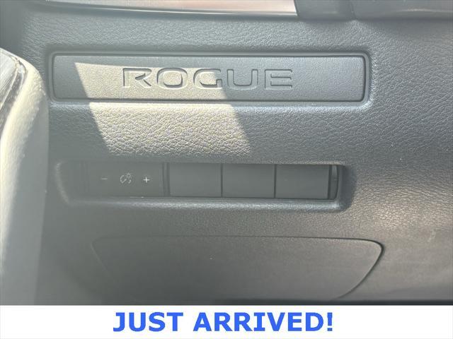 Photo of 2023 Super Black Nissan Rogue