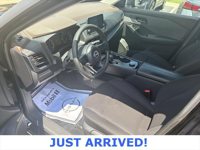 Photo of 2023 Super Black Nissan Rogue