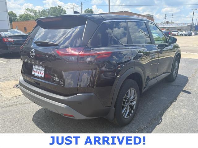 Photo of 2023 Super Black Nissan Rogue