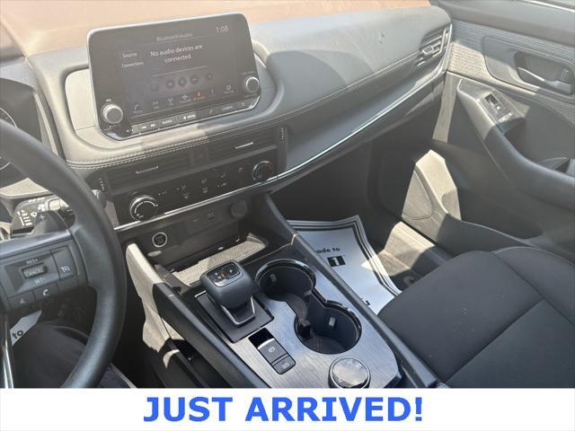 Photo of 2023 Super Black Nissan Rogue