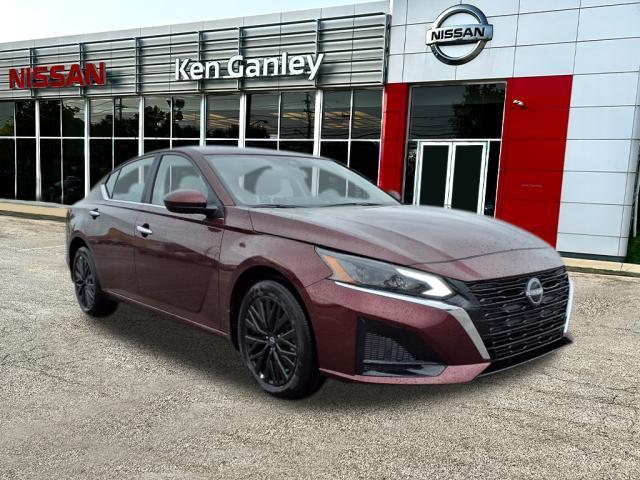 Photo of 2025 Garnet Pearl Metallic Nissan Altima