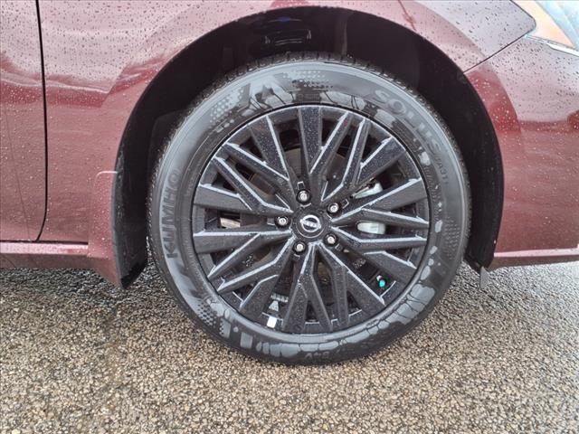 Photo of 2025 Garnet Pearl Metallic Nissan Altima