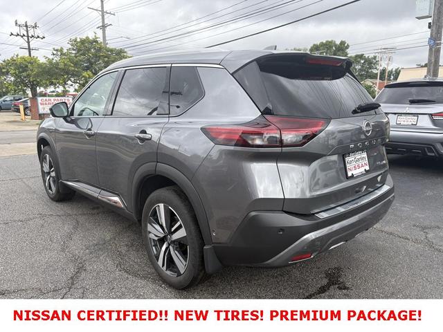 Photo of 2022 Gun Metallic Nissan Rogue