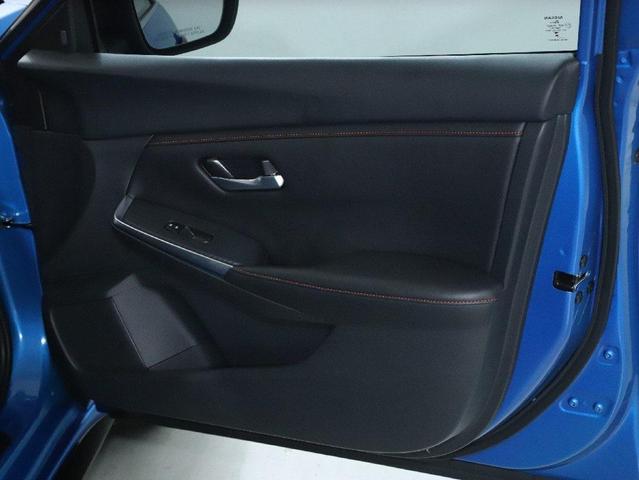 Photo of 2025 Electric Blue Metallic/Super Black Nissan Sentra
