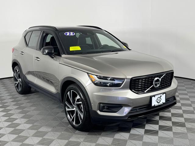 Photo of 2022 Pebble Gray Metallic Volvo XC40