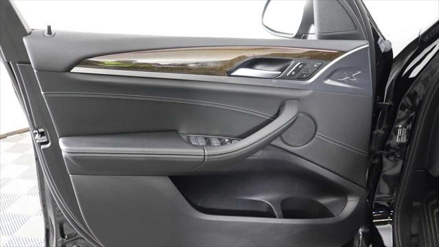 Photo of 2022 Jet Black BMW X3