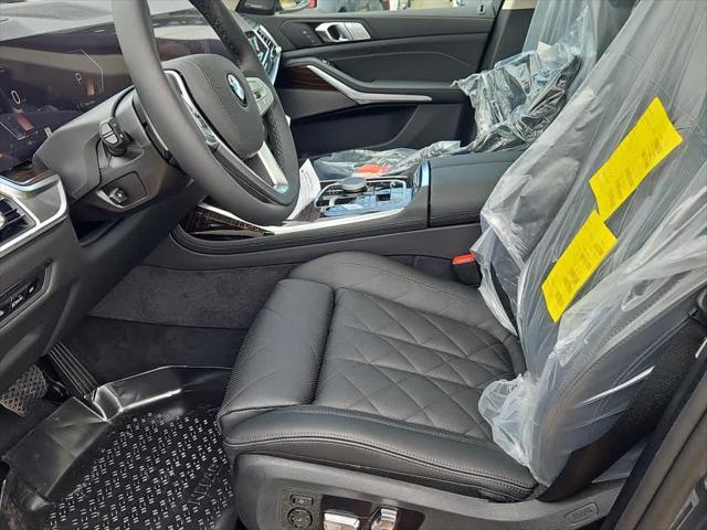 Photo of 2026 Dravit Grey Metallic BMW X7