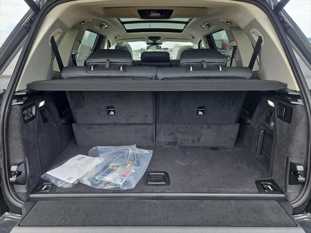 Photo of 2026 Dravit Grey Metallic BMW X7
