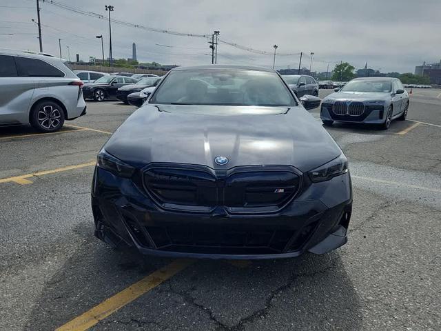 Photo of 2025 Black Sapphire Metallic BMW i5
