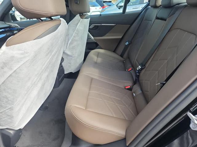 Photo of 2025 Black Sapphire Metallic BMW i5