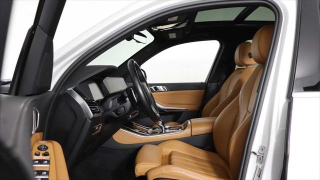 Photo of 2022 Mineral White Metallic BMW X5
