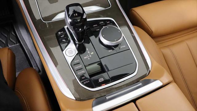 Photo of 2022 Mineral White Metallic BMW X5