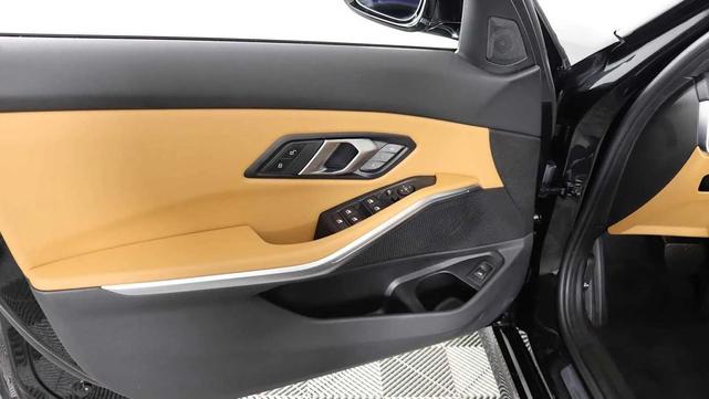 Photo of 2024 Black Sapphire Metallic BMW 330
