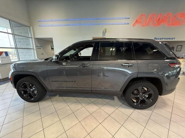 Photo of 2022 Baltic Gray Metallic Clearcoat Jeep Grand Cherokee
