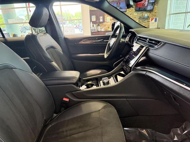 Photo of 2022 Baltic Gray Metallic Clearcoat Jeep Grand Cherokee