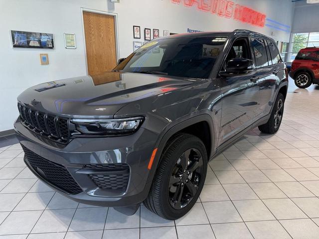 Photo of 2022 Baltic Gray Metallic Clearcoat Jeep Grand Cherokee