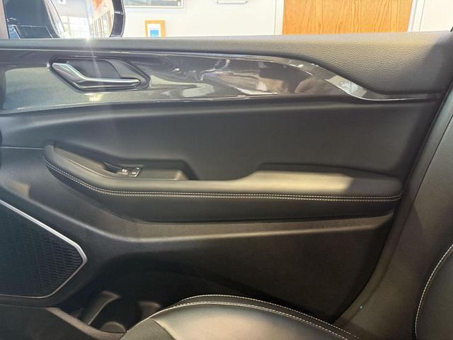 Photo of 2022 Baltic Gray Metallic Clearcoat Jeep Grand Cherokee