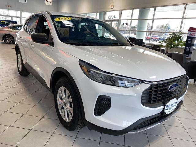 Photo of 2023 WHITE Ford Escape