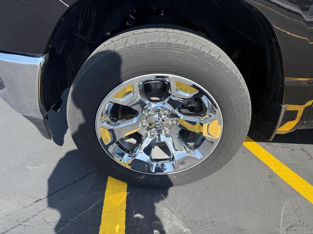 Photo of 2022 Diamond Black Crystal Pearlcoat RAM 1500