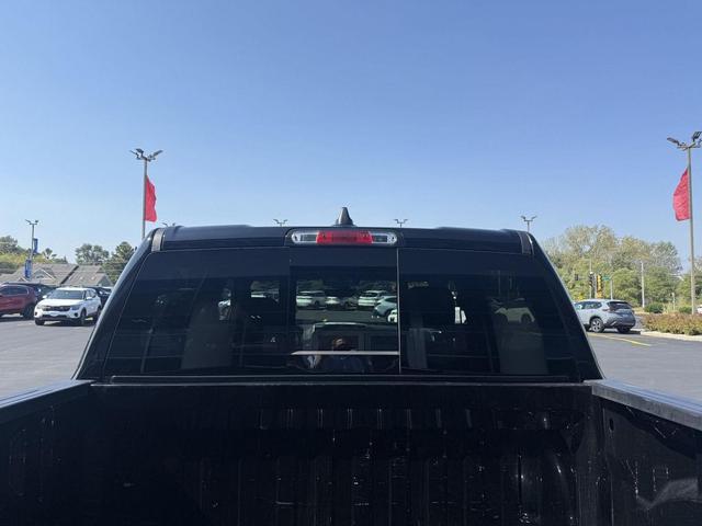 Photo of 2022 Diamond Black Crystal Pearlcoat RAM 1500