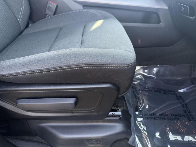 Photo of 2022 Diamond Black Crystal Pearlcoat RAM 1500