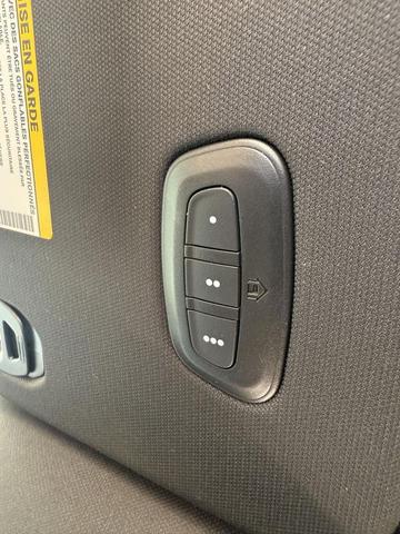 Photo of 2022 Diamond Black Crystal Pearlcoat RAM 1500