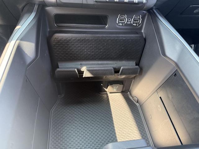 Photo of 2022 Diamond Black Crystal Pearlcoat RAM 1500