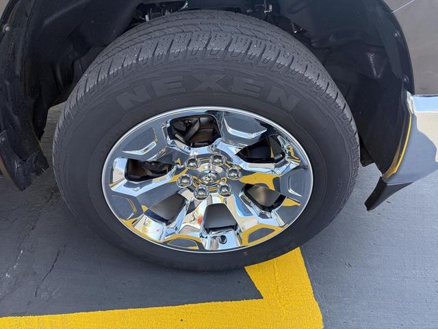 Photo of 2022 Diamond Black Crystal Pearlcoat RAM 1500
