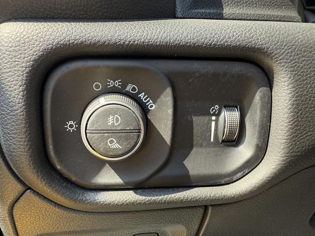 Photo of 2022 Diamond Black Crystal Pearlcoat RAM 1500