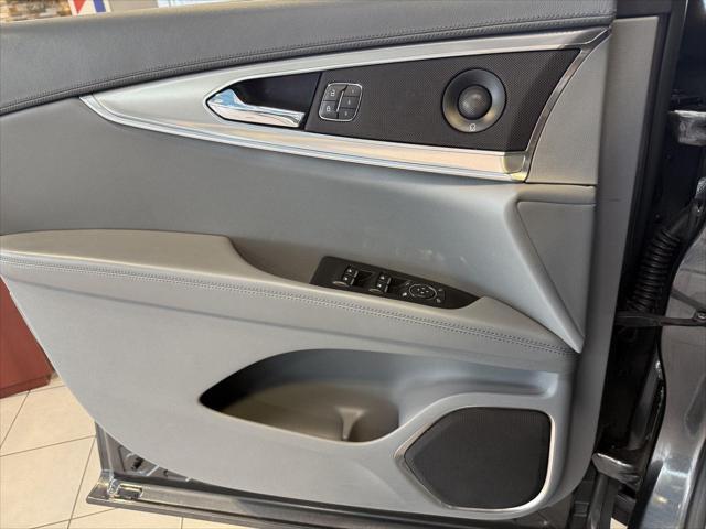 Photo of 2019 Magnetic Gray Metallic Lincoln Nautilus