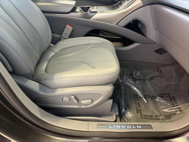 Photo of 2019 Magnetic Gray Metallic Lincoln Nautilus