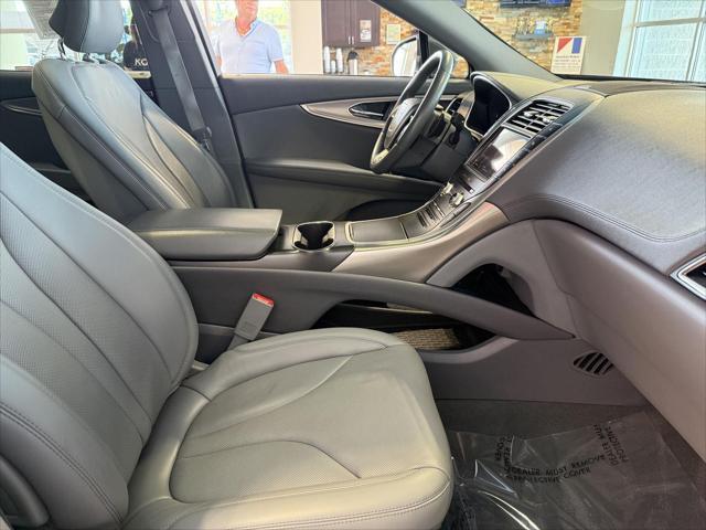 Photo of 2019 Magnetic Gray Metallic Lincoln Nautilus