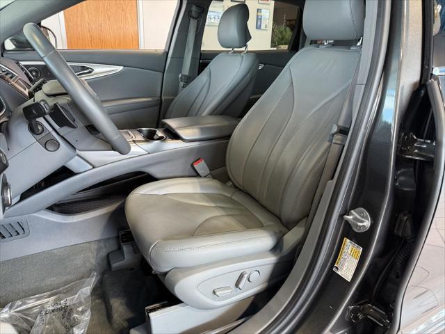 Photo of 2019 Magnetic Gray Metallic Lincoln Nautilus